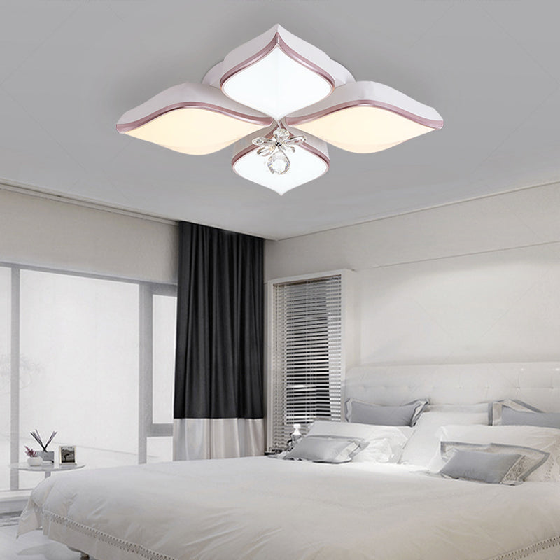 White Petal Shaped Flush Light Modern 24.5 "/25.5" W LED Acryl Flush Mount Lamp met Clear Crystal Accent in Warm/Wit Licht