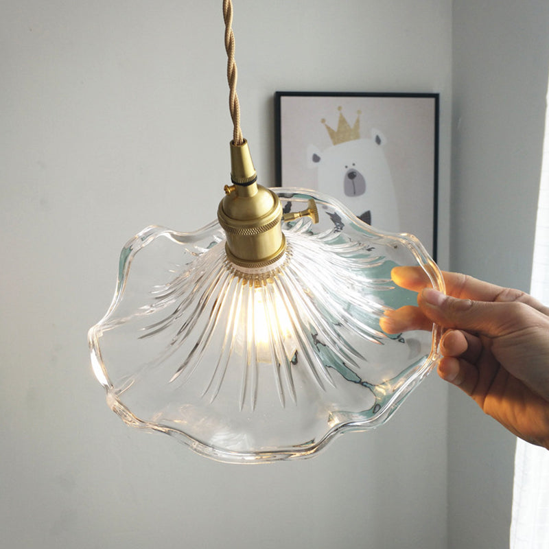 Vintage geschulpte hanglicht met getextureerde glazen schaduw 1 lichte hanglamp in gepolijst messing