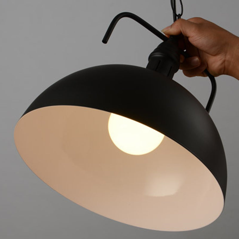 Apparecchiatura per illuminazione a sospensione Stile vintage Lampada sospesa con tonalità in metallo giunto in nero in nero