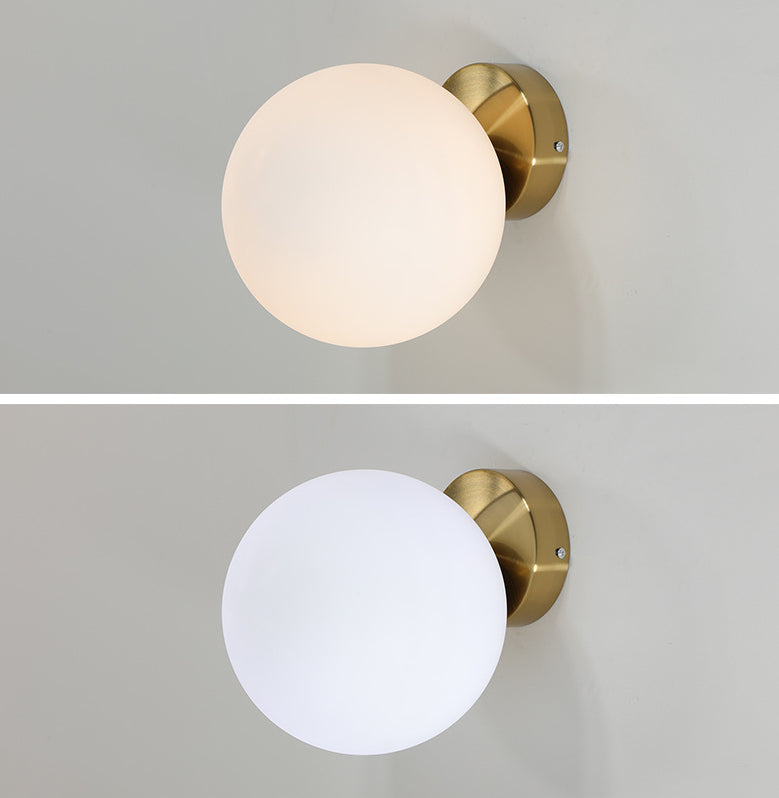 1-Light Sphérique Shade Flush Mount Lighting Modern Style Opal Glass Flush Mount pour le couloir