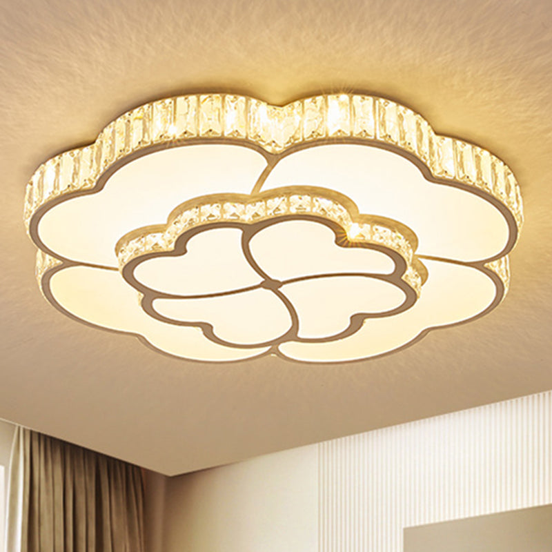 19.5"/23.5‚Äú/31.5‚Äú W LED Flush Ceiling Light Modern Petal Crystal Flush Mount Lighting in White for Bedroom