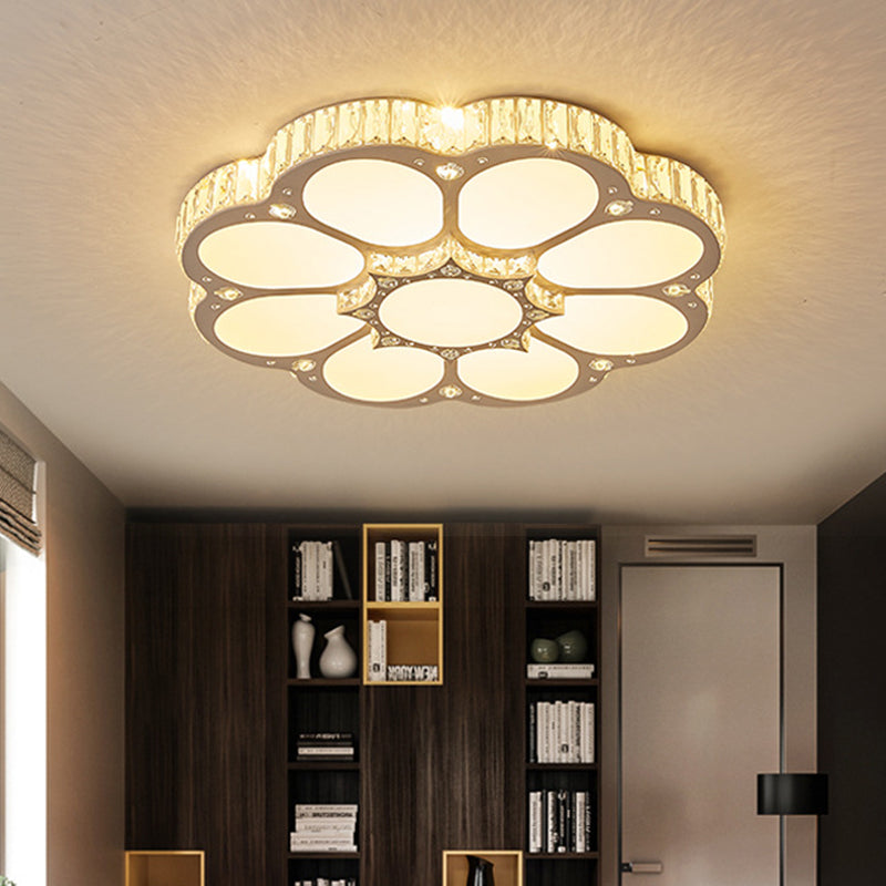 19.5"/23.5‚Äú/31.5‚Äú W LED Flush Ceiling Light Modern Petal Crystal Flush Mount Lighting in White for Bedroom