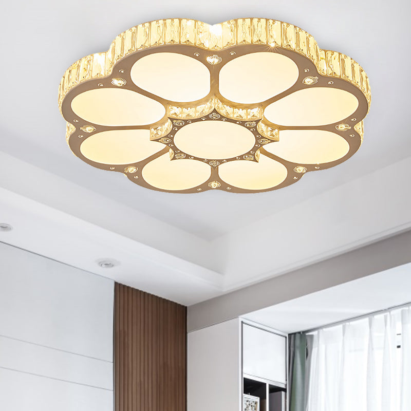 19.5"/23.5‚Äú/31.5‚Äú W LED Flush Ceiling Light Modern Petal Crystal Flush Mount Lighting in White for Bedroom