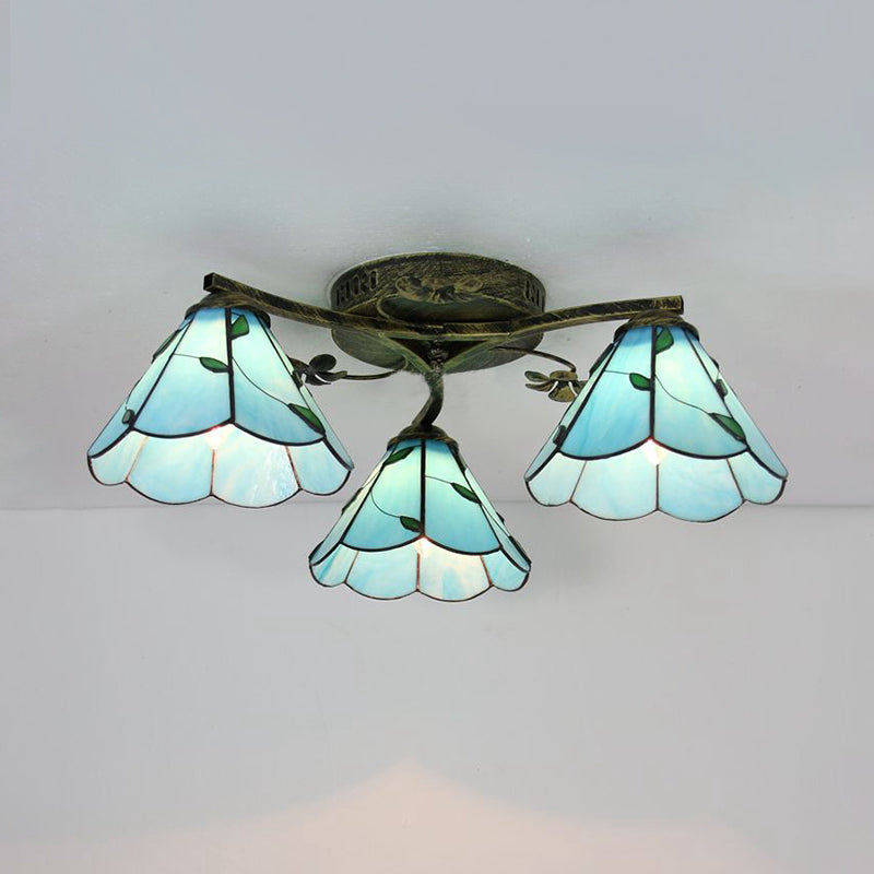 Tiffany Style Conic Shade Flushmount Leicht Buntglas 3 Lichter Flushmount Deckenlicht in Weiß/Klar/Blau/Beige