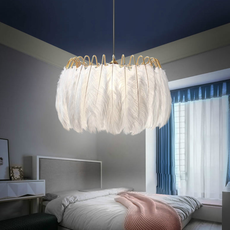 Lampadario del soffitto con soffitto di piume di struzzo moderno creativo bianco a soffitto appeso per la camera da letto