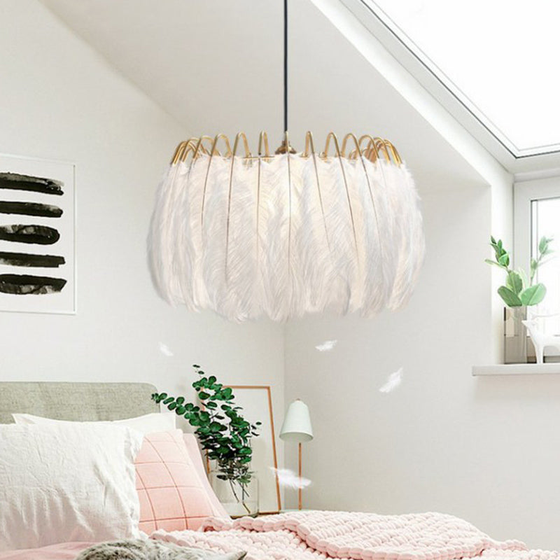 Lampadario del soffitto con soffitto di piume di struzzo moderno creativo bianco a soffitto appeso per la camera da letto