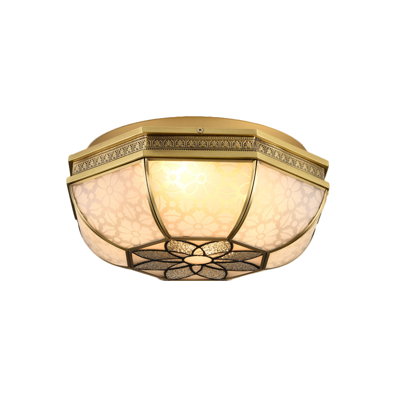 Kolonialist Afgeschuteerd Plafond Gemonteerd Licht 4 Lampen Ondoorzichtig Glas Flush Mount Light Fixture in Brass voor slaapkamer