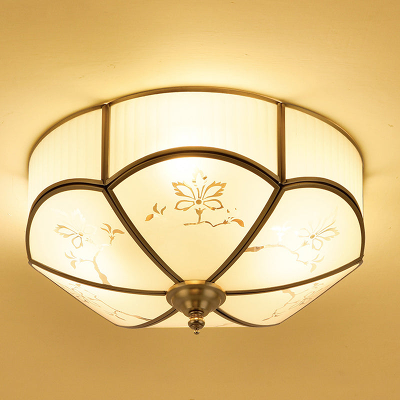 14 "/18" /23.5 " W Messing 3/4/6 Köpfe Flush Mount Lampe Kolonialismus sandgestrahlt Glas Scalloped Deckenbefestigung für Wohnzimmer