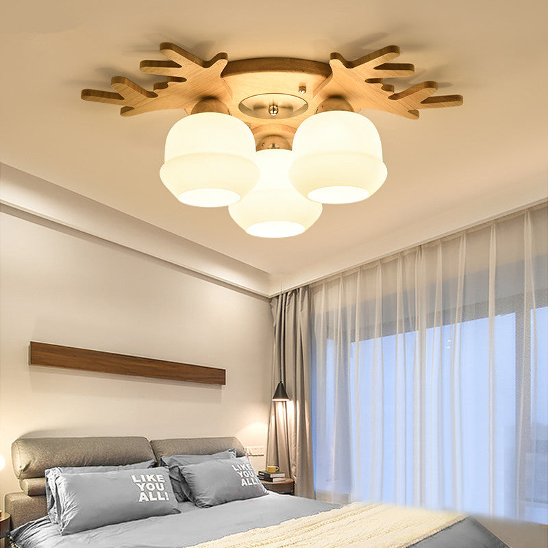 Lámpara de techo de asta nórdica Luz de lámpara de madera Sala de estar Semi Flush Light con sombra de vidrio blanco