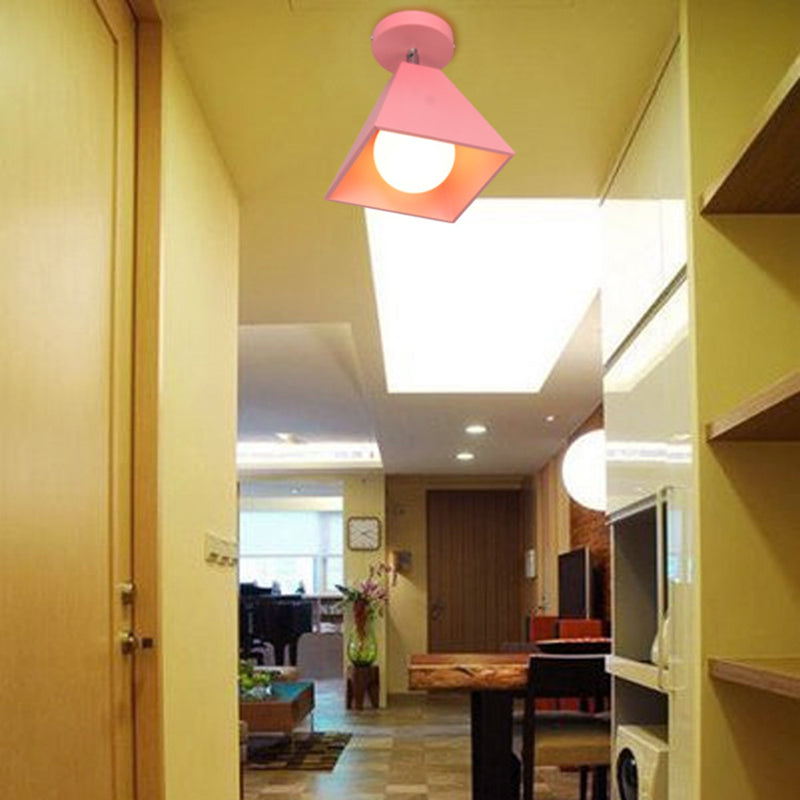 1 Light Macaroon Style Semi Flush Mound Light Metal Cone Cone Shade Plafond Lampe pour le couloir