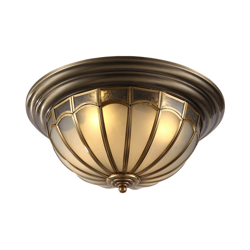 Frosted Glass Bowl-plafondlamp Koloniaal 4-lampen Slaapkamer Inbouwlamp in antiek messing