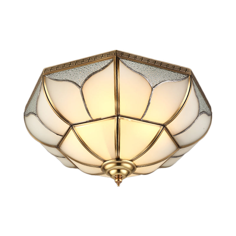 4 Bulbi Bowl Massimale Light Colonial Brass Bocca Soffiato Opal Glass Flush Light Fixture per Living Room