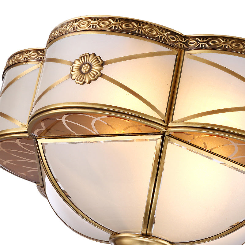 Brass 4 Teste Flush Montaggio Lampada Colonialismo Sandblast Glass Scalloped Massimale Light for Living Room