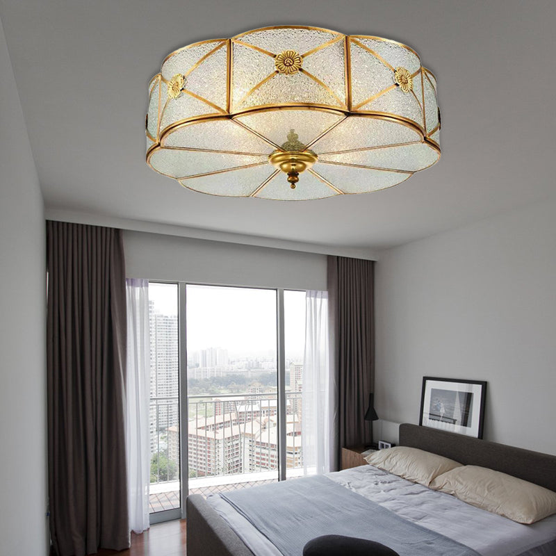 Colonialismus Scallop Ceiling Montiert Licht 3/4/6 Bulbs Seeded Glass Flush Mount Chandelier in Brass für Schlafzimmer