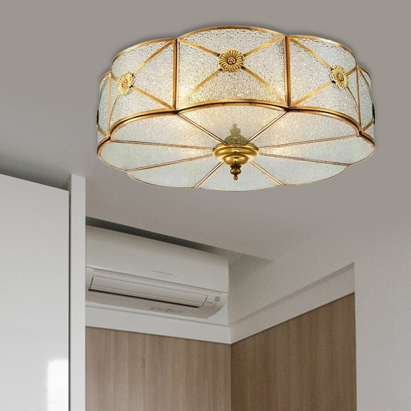 Colonialismus Scallop Ceiling Montiert Licht 3/4/6 Bulbs Seeded Glass Flush Mount Chandelier in Brass für Schlafzimmer