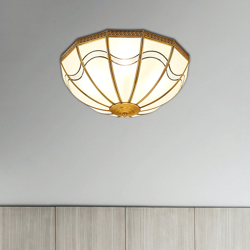 4-Verre léger Verre Plafond Sceau traditionnel Brass Inverted Bedroom Flush Mount Lamp with Wave Pattern