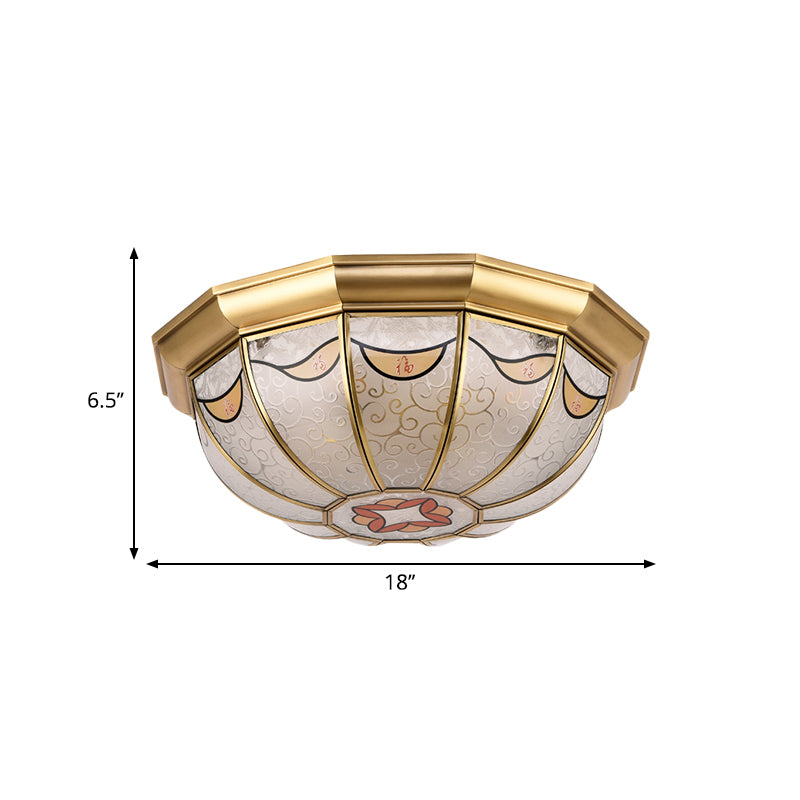 Plafoniera da incasso a soffitto in vetro smerigliato con paralume a cupola. Tradizionale illuminazione da incasso per sala da pranzo a 4 luci in ottone con motivo floreale