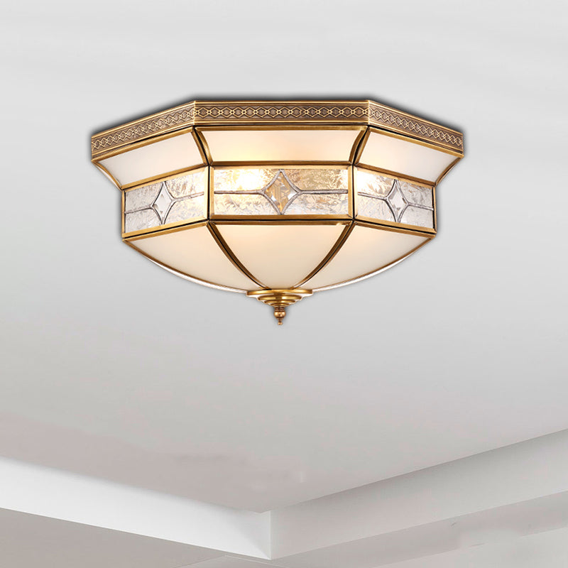 3/4/6 Lichten Binnenplafondlamp Fixture Traditionele Messing Flush Mount met Bowl Gebogen Frosted Glass Shade