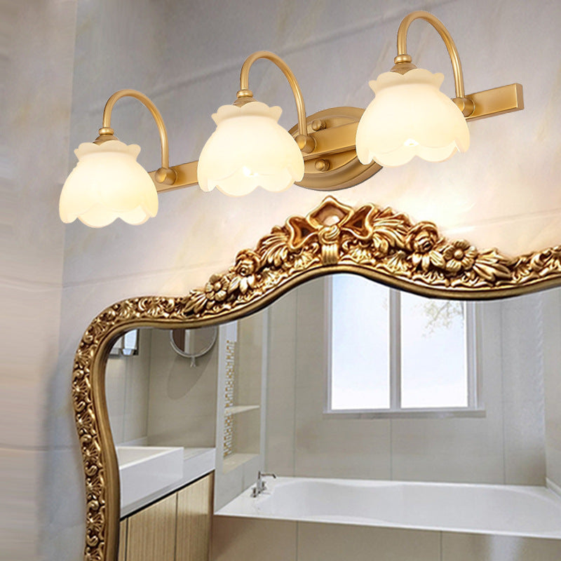 Luz de espejo de tocador de baño Blossom LED tradicional de metal 2/3/4 Lámpara montada en la pared de latón