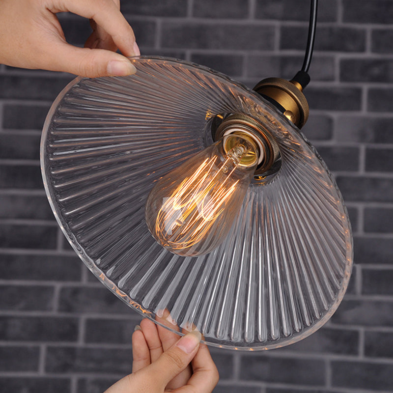 Finition en laiton 1-Light Pendant industriel en verre nerveux clair Verre conique Lumière pour barre