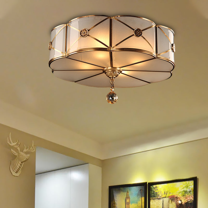 Lampada da soffitto in vetro bianco opale con finitura in ottone stile retrò da 14"/18" W a 3/4 luci con goccia di cristallo