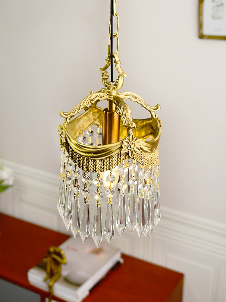 Vintage Brass Petal Relief Suspension Light avec des barres de cristal pendents 6,7 pouces de large entrée du couloir