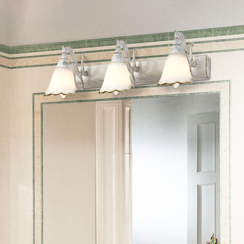 Distressed Design Bathroom Vanity Light 3-Light Traditional Wall Sconce with Shades