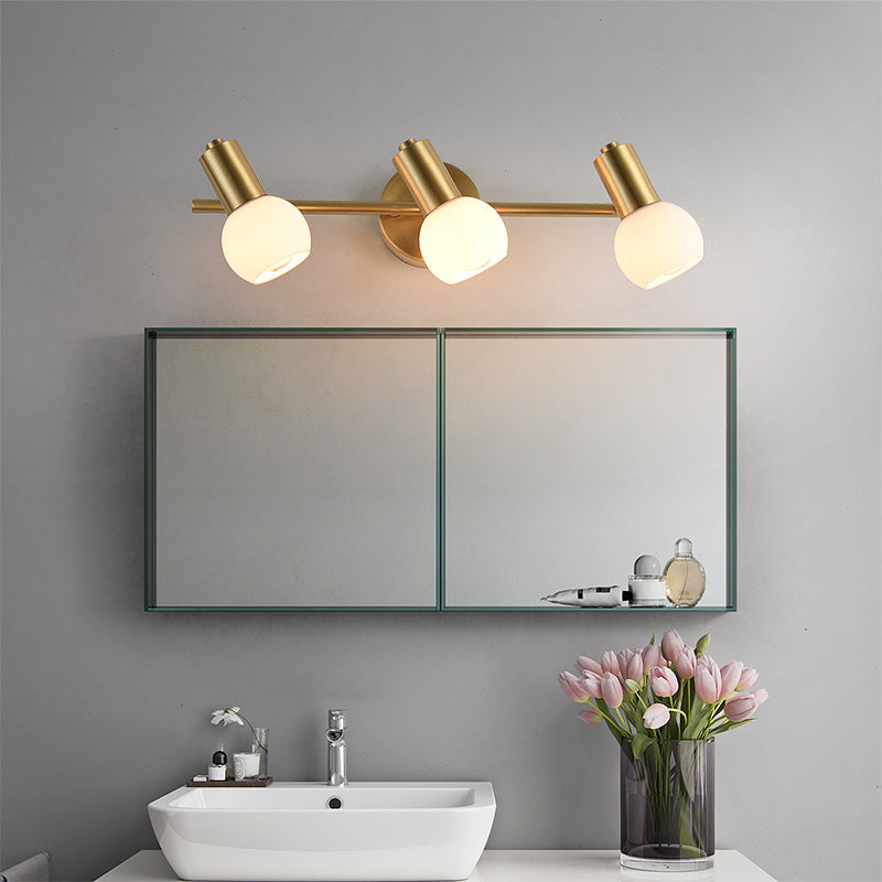 Mirador de cobre nórdico Luz delantera de 3 cabezas Vidrio lechoso Luz LED de tres colores para el baño