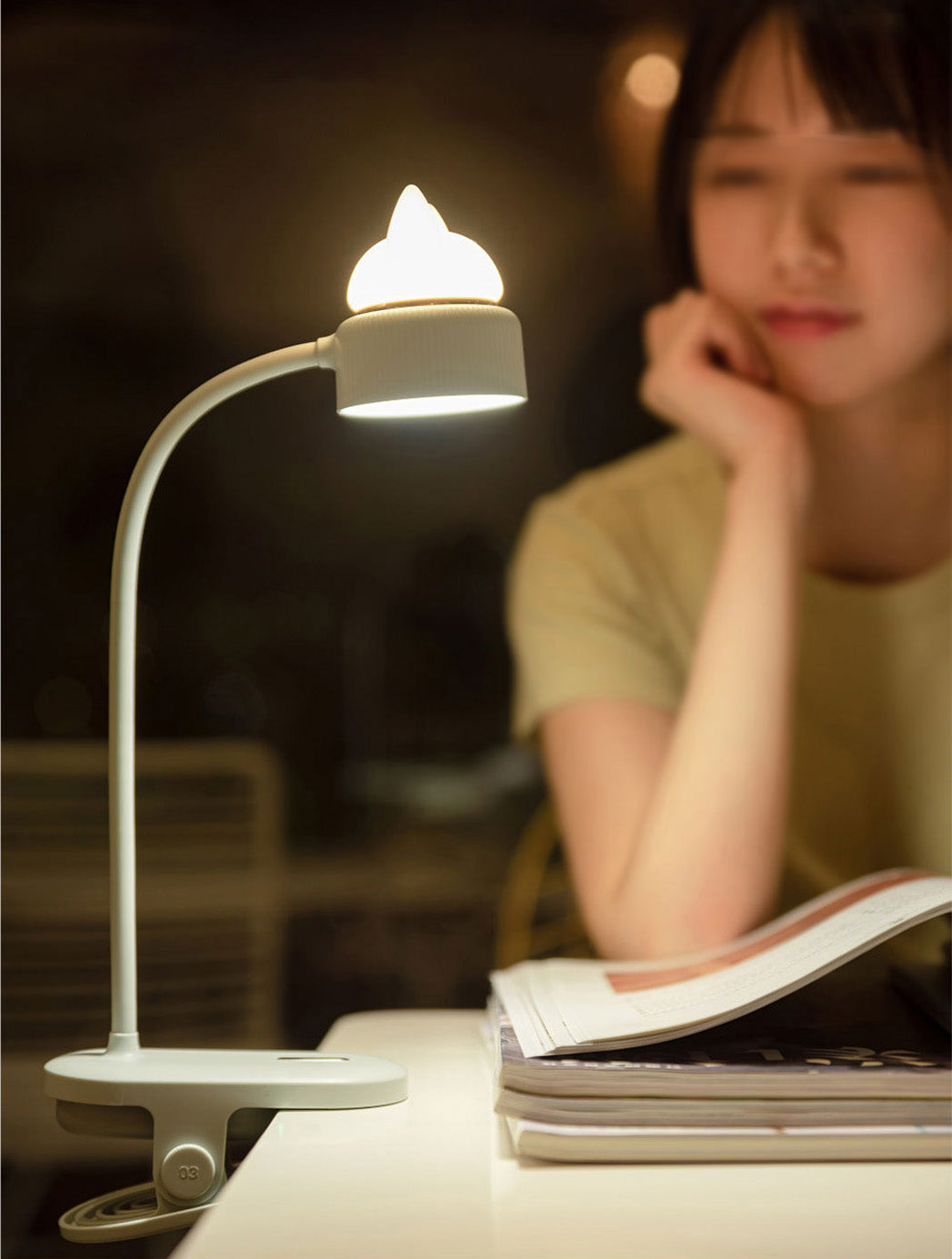 Modern Table Light With An On/Off Switch Plastic 1 Light Table Lamp