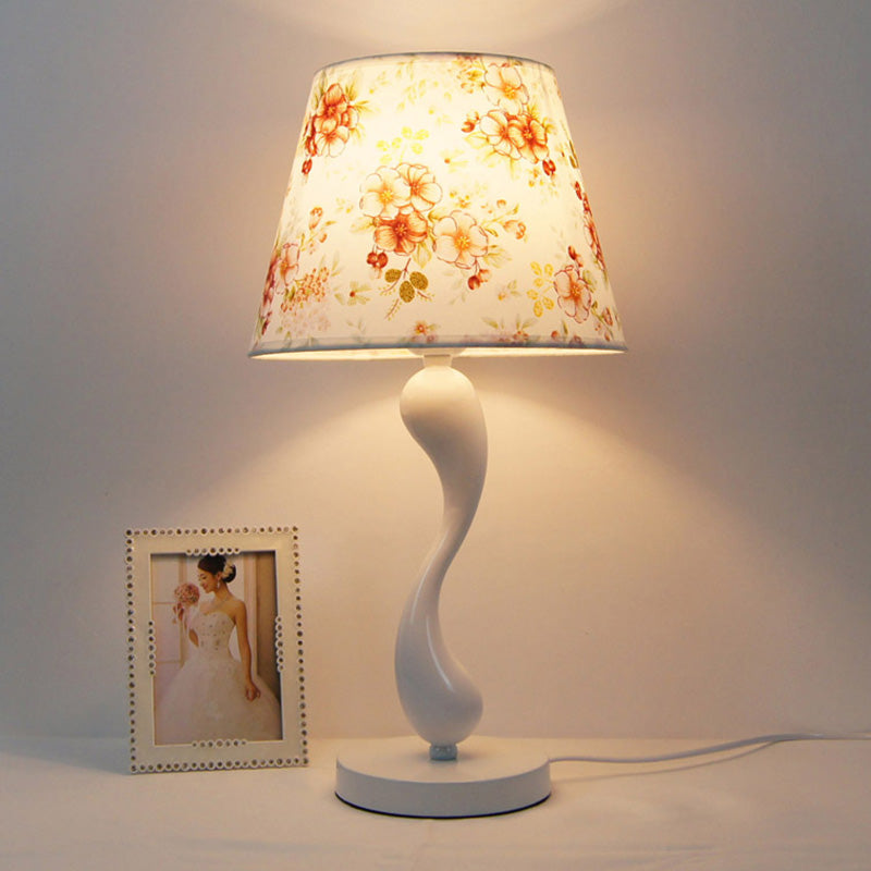 Nordic Style 1 Bulb Table Lamp Dolphin Shaped Base Nightstand Light with Lampshade