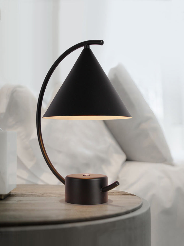 Nordic Style Curve Table Lighting Metallic 1 Head Bedroom Night Stand Lamp