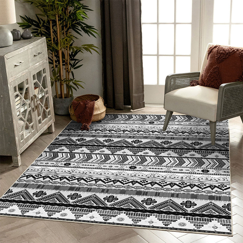 Distinctive Boho Striped Area Rug Retro Tribal Totem Indoor Rug Polyester Easy Care Stain Resistant Rug for Living Room