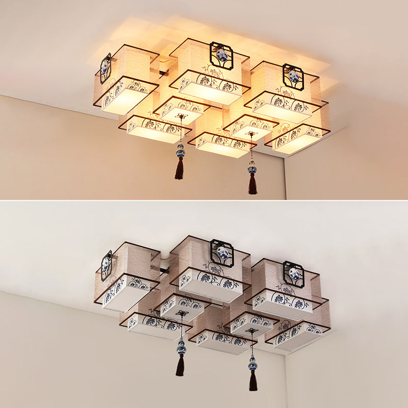 Montaggio semifulto geometrico beige nella tradizionale luce del soffitto in ferro battuto con tonalità in tessuto