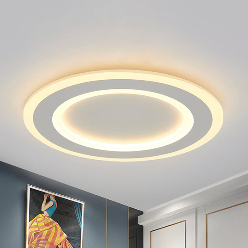 White Halo Ring Flush Mount Lamp Simplicité LED Frosted Acrylic Ceiling Light Fixture in Warm / White Light