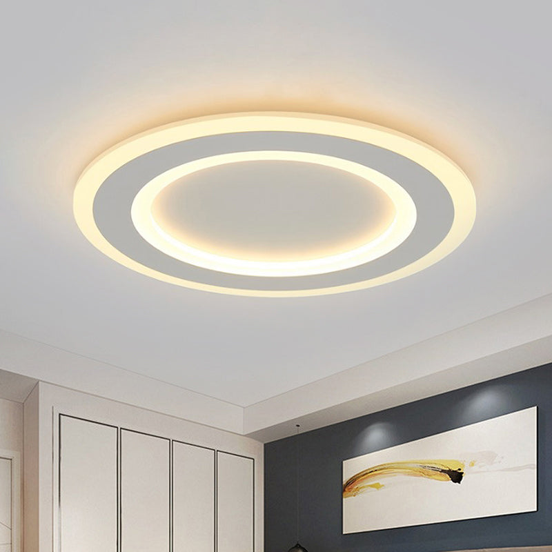 White Halo Ring Flush Mount Lamp Simplicité LED Frosted Acrylic Ceiling Light Fixture in Warm / White Light