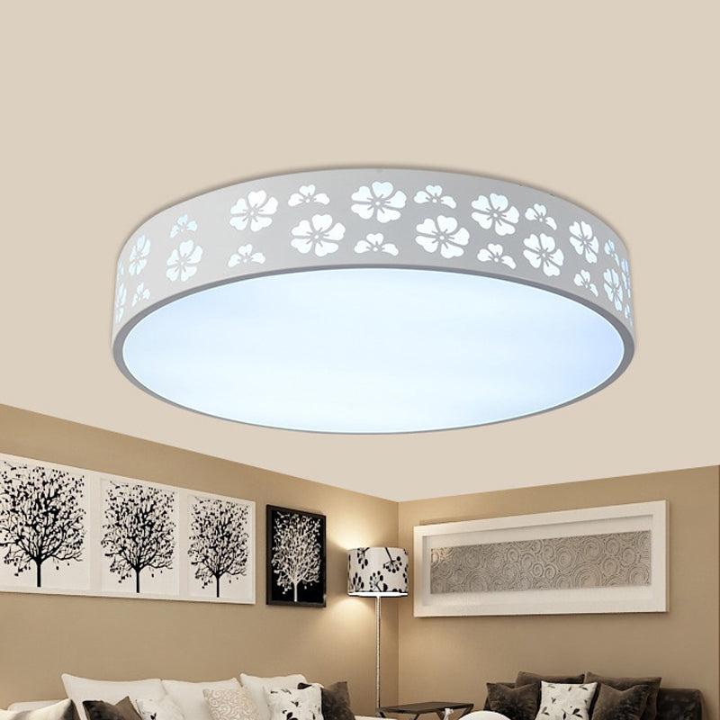 Lampada da soffitto a LED bianca metallizzata moderna con fiore intagliato da 12"/16"/19,5" a luce calda/bianca