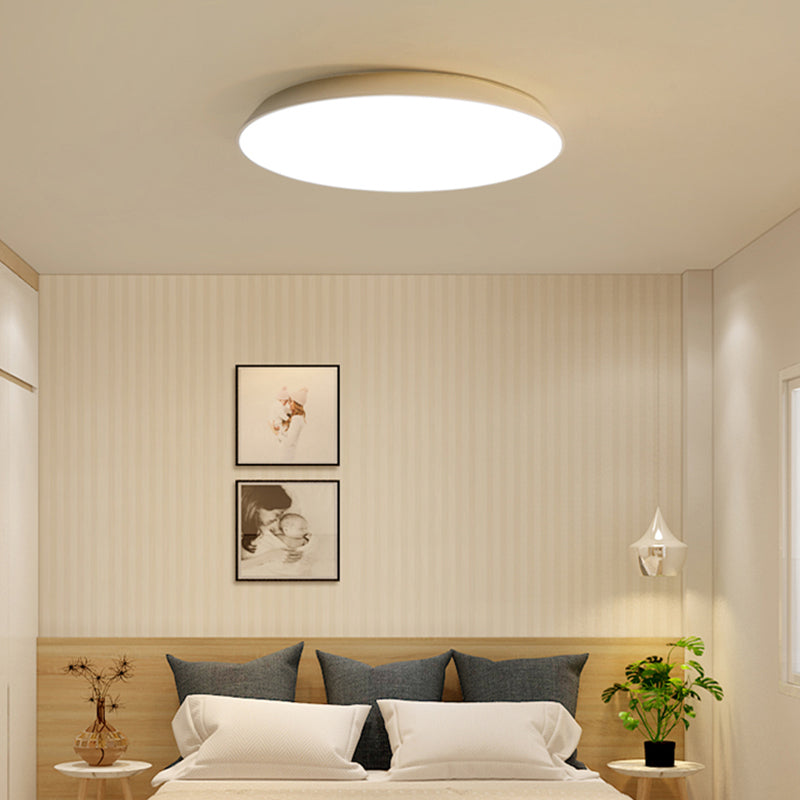 16.5"/20.5"/24.5" Dia White Tray Ceiling Lamp Contemporary LED Metallic Flush Mount Light for Bedroom