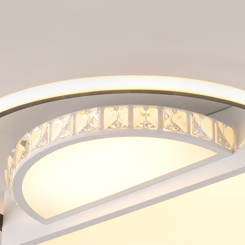 Metallo Semicircolo Flush Monte Light Fixture Contemporary White LED Soffitto Light per Bedroom