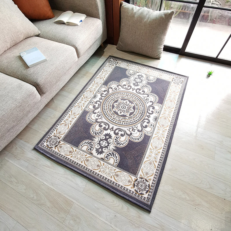 Four-Color Vintage Area Rug Polyester Flower Rug Non-Slip Backing Indoor Rug for Living Room