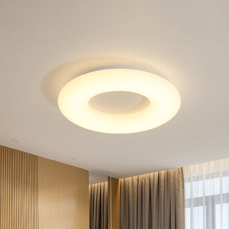 18"/23.5" Wide Doughnut Acrylic Flush Mount Lighting Modern LED Close to Ceiling Lamp in White