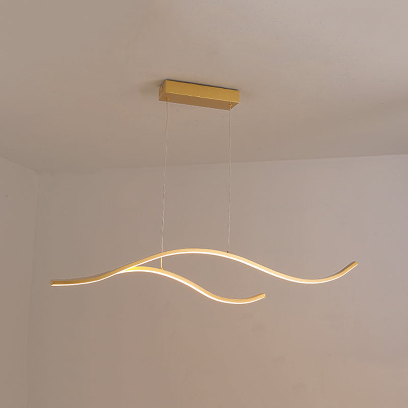 Nuovo lampadario dell'isola moderna Lampone in metallo lineare Funzione per la sala da pranzo