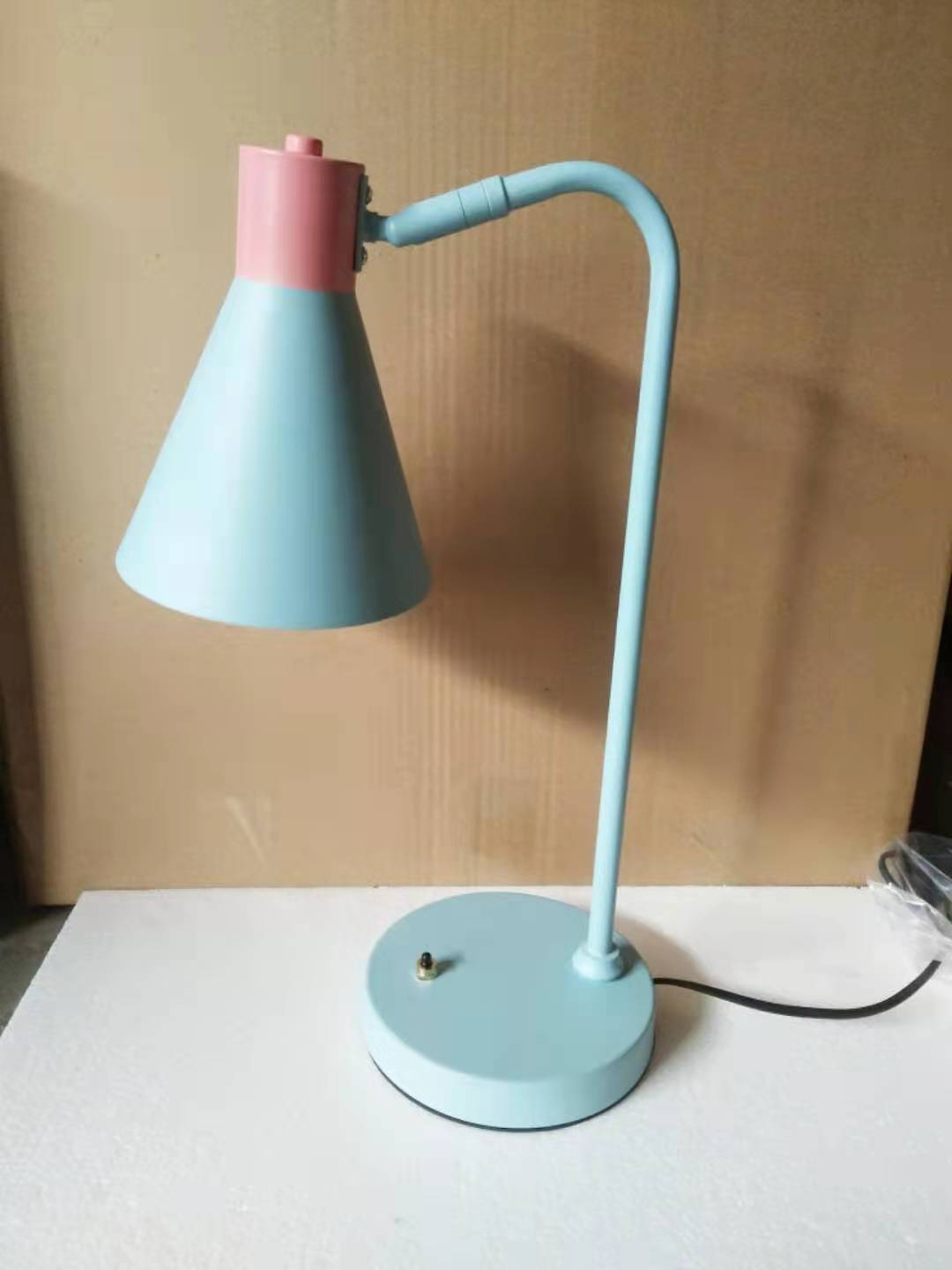 Metal Swivelable Cone Shade Table Light Macaron 1 Head Light Blue and Pink Study Light