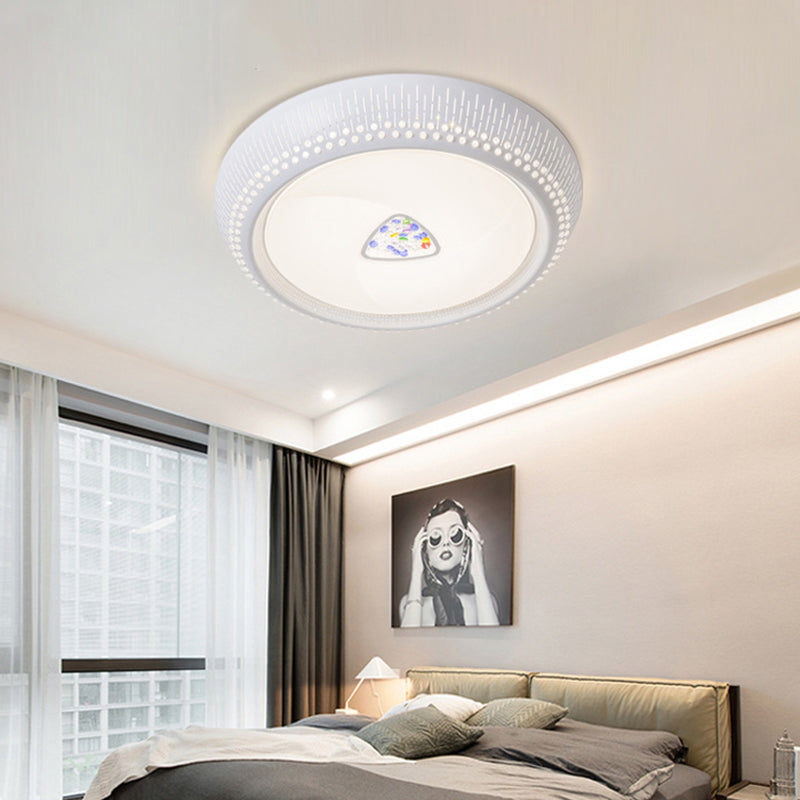 Witte Drum Flush Light Fixture Modernist LED metaal dicht bij plafond lamp voor slaapkamer, 23 "/31" Wide