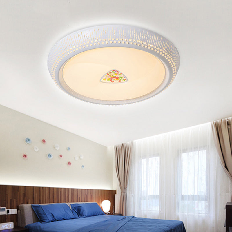 Witte Drum Flush Light Fixture Modernist LED metaal dicht bij plafond lamp voor slaapkamer, 23 "/31" Wide