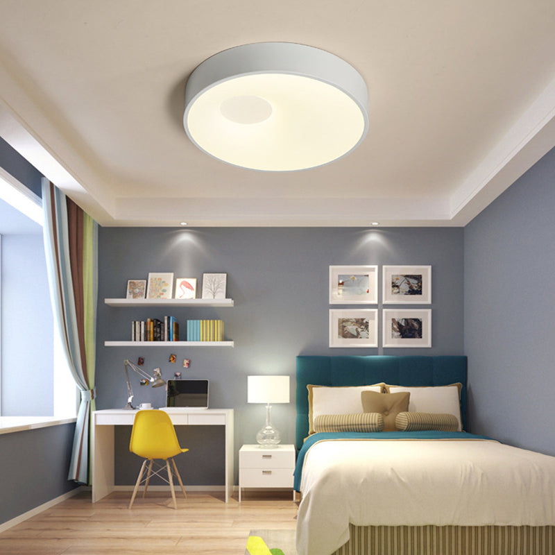 Round Bedroom Flushmount Lighting Metal 18"/23.5" Dia LED Contemporary Ceiling Fixture in White with Acrylic Diffuser