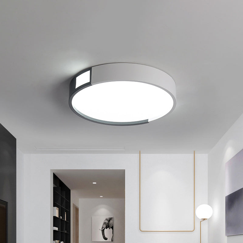 Modern Round Flush Ceiling Light Fixture Metal LED Bedroom Flush Mount Lamp in Black and White, 16"/19.5"/23.5" Wide