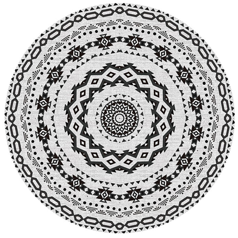 Round Grey Tone Vintage Area Rug Polyester Tribal Print Rug Non-Slip Backing Indoor Rug for Bedroom