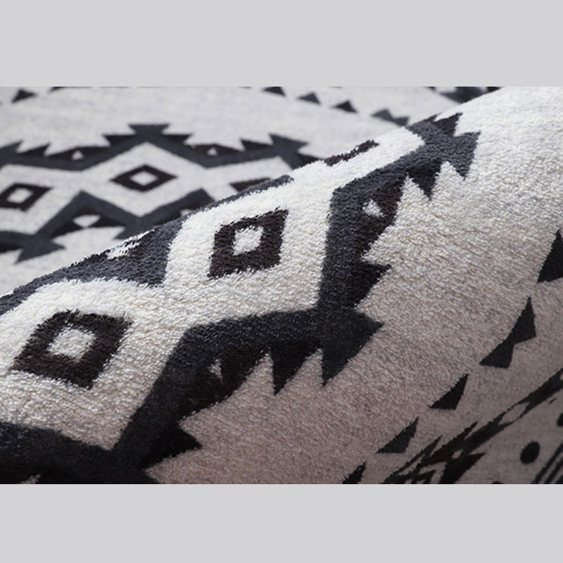 Round Grey Tone Vintage Area Rug Polyester Tribal Print Rug Non-Slip Backing Indoor Rug for Bedroom