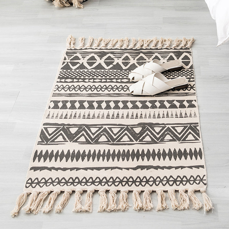 Beige Bohemian Rug Cotton Ethnic Pattern Carpet Fringe Indoor Rug for Home Decoration