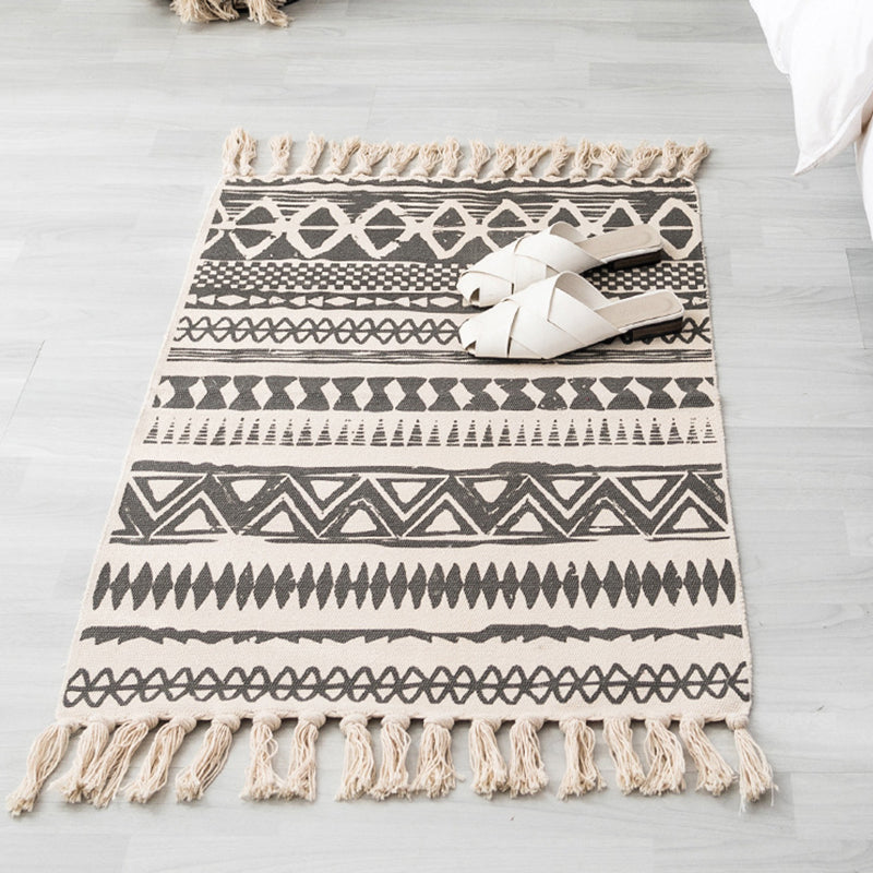 Beige Bohemian Rug Cotton Ethnic Pattern Carpet Fringe Indoor Rug for Home Decoration